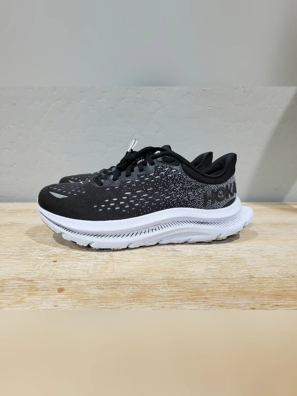 HOKA ONE ONE Women's Kawana Running Shoes (9B) Black/White